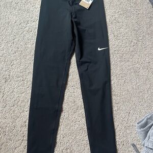 Nike women’s Black Active Leggings
